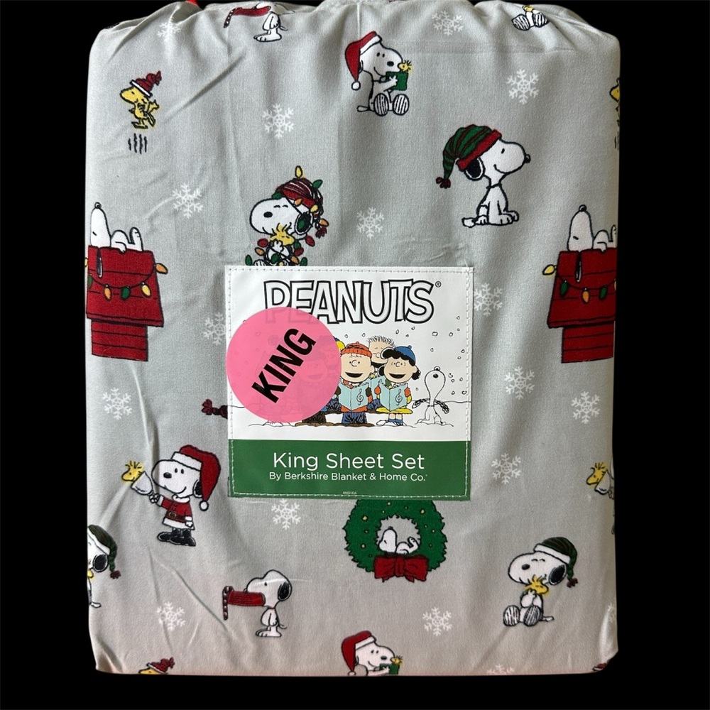 PEANUTS Snoopy Woodstock Christmas KING SHEETS SET Santa Hat Wreath Lights Tree